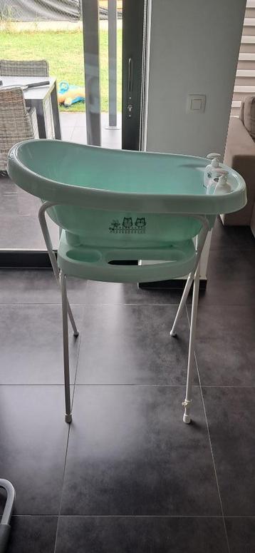 Baby bad met staander inklapbaar beschikbaar voor biedingen