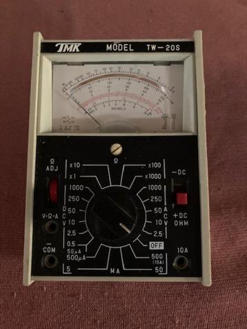 Analoge voltmeter beschikbaar voor biedingen