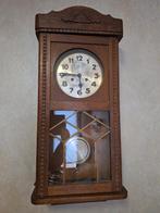 Antieke bruine hangklok, Huis en Inrichting, Woonaccessoires | Klokken, Ophalen, Zo goed als nieuw, Wandklok