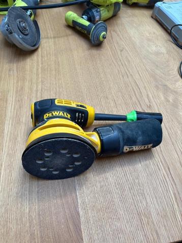Dewalt DWE6423 schuurmachine beschikbaar voor biedingen