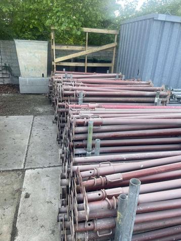390 st Stempels schroefstempels rood beschikbaar voor biedingen