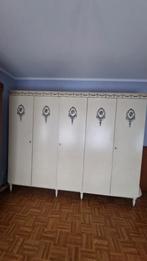 Vintage kledingkasten.