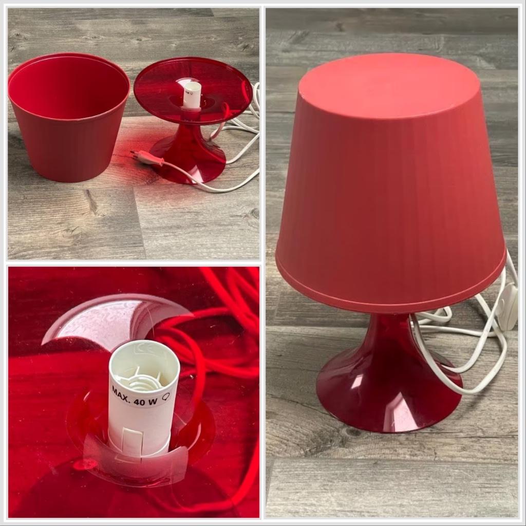 Lampe style rétro - en plastique rouge - État neuf, Maison & Meubles, Lampes | Lampes de table, Neuf, Moins de 50 cm, Synthétique