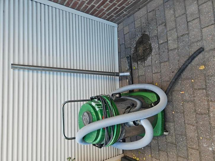 Te koop: een krachtige industriële stofzuiger met productien, Doe-het-zelf en Bouw, Reinigingsmachines, Zo goed als nieuw, Ophalen of Verzenden
