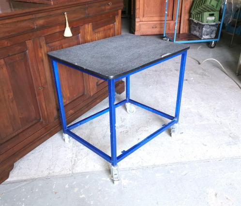 stevige vierkanten ijzeren roltafel op wielen 80 x 80 H 85, Huis en Inrichting, Overige Huis en Inrichting, Zo goed als nieuw