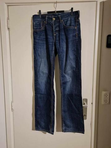 Prachtige Tommy Hilfiger herenjeans. Maat 32-34 beschikbaar voor biedingen
