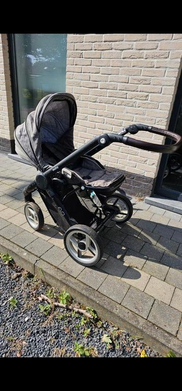 mutsy evo wandelwagen met draagmand beschikbaar voor biedingen