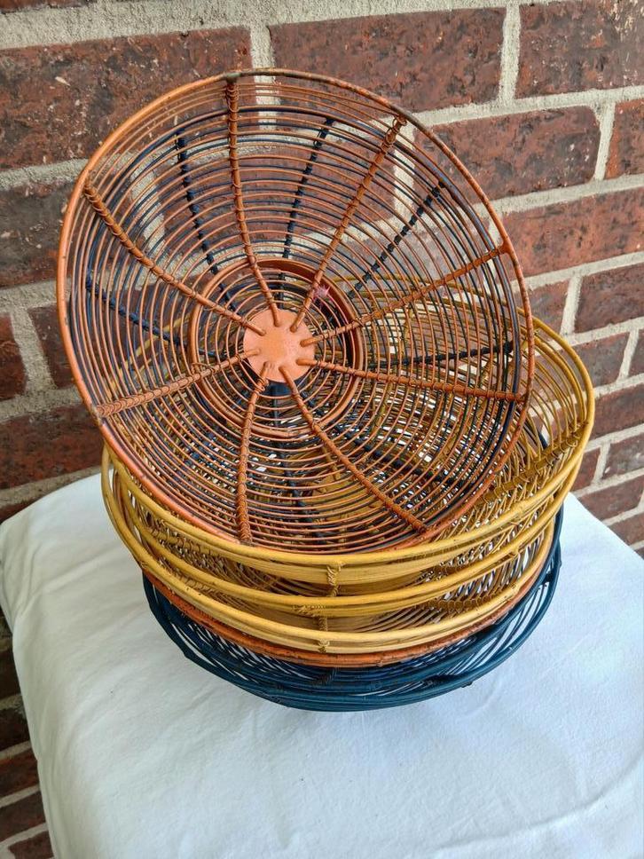Vintage gevlochten metalen draadmandjes.fruit, broodmandjes, Huis en Inrichting, Woonaccessoires | Schalen en Manden, Zo goed als nieuw