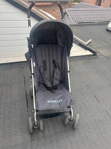 Blauwe opvouwbare buggy met kap en opbergruimte beschikbaar voor biedingen