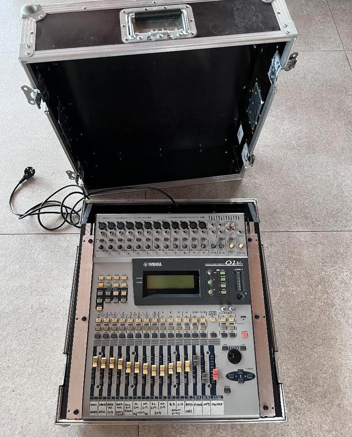 Mixeur numérique Yamaha 01v 16, Musique & Instruments, Tables de mixage, Comme neuf, 10 à 20 canaux, Entrée micro, Enlèvement
