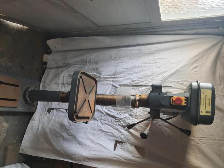 Foreuse sur colonne, Doe-het-zelf en Bouw, Gereedschap | Boormachines, Zo goed als nieuw, Kolomboormachine, 600 watt of meer, Variabele snelheid