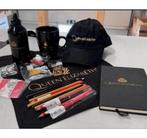 Queen elizabeth II 2 - Pakket, tas pet mok bidon pins boek, Verzamelen, Ophalen of Verzenden, Nieuw, Overige typen