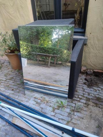 Gratis spiegel 70x104 beschikbaar voor biedingen