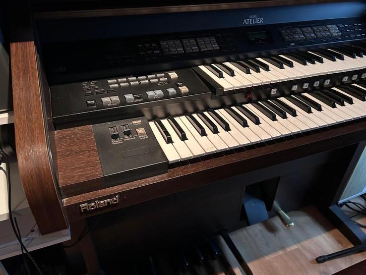Roland AT30, Muziek en Instrumenten, Orgels, Zo goed als nieuw, Orgel, 2 klavieren, Ophalen