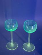 2 verres à liqueur en uranium, Antiquités & Art, Antiquités | Verre & Cristal