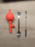 Set labomateriaal: Pipetteerballon en labo spatels, Ophalen, Zo goed als nieuw