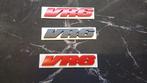 VW VR6 Logo metaal in rood of zwart inclusief kleefbevestigi, Ophalen of Verzenden