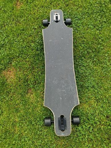 Longboard  disponible aux enchères