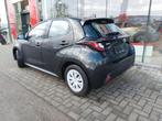 Toyota Yaris 1.5 VVT-i Hybrid 85kW e-CVT Dynamic | Achteruit, Auto's, Toyota, 450 kg, Zwart, 5 zetels, 3 cilinders