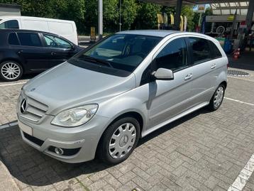 Mercedes B180 Automaat 2.0 Zilver Nette staat beschikbaar voor biedingen