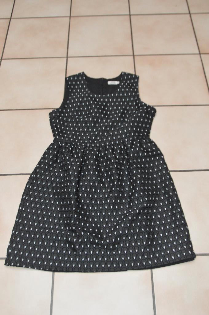 Prachtige zwart-witte kerstjurk T38 als NIEUW!, Kleding | Dames, Jurken, Zo goed als nieuw, Maat 38/40 (M), Zwart, Knielengte