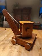 Vintage houten speelgoedkraan, Gebruikt, Ophalen of Verzenden