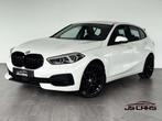 BMW 1 Serie 118 i SPORT-1ERPRO-GPS-CARPLAY-SHADOWLINE-JANTES, Auto's, BMW, Gebruikt, Wit, Bedrijf, 5 deurs