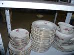 OUD PORCELEINEN 12 DELIG EET EN KOFFIE SERVIES, Ophalen