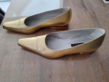 Gouden schoen Utopia maat 37  beschikbaar voor biedingen