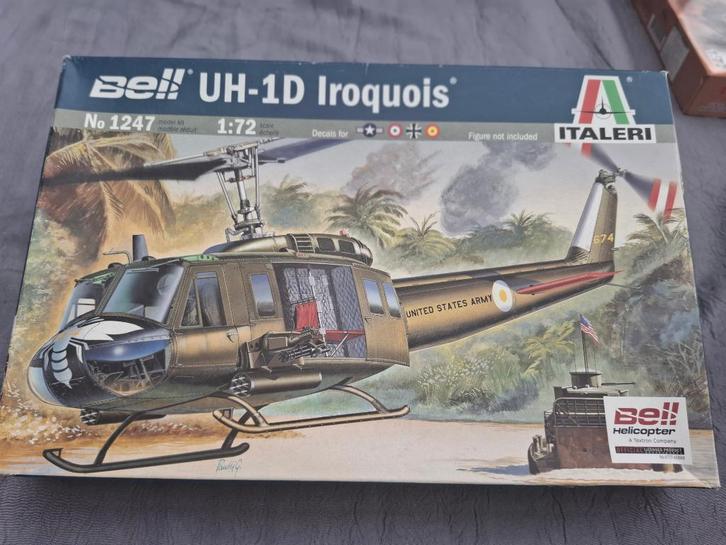 ITALERI BELL IROQUOIS 1/72 plastic vliegtuigmodel, Hobby en Vrije tijd, Modelbouw | Vliegtuigen en Helikopters, Vliegtuig, 1:72 tot 1:144