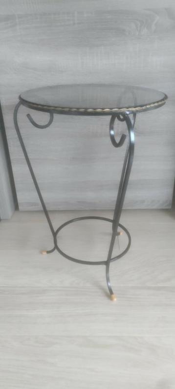 Vintage smeedijzeren tafeltje  beschikbaar voor biedingen