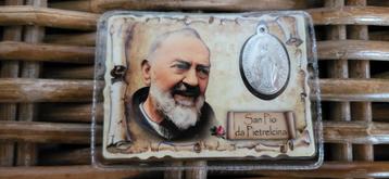 Carte avec pendentif San Pio de Pietrelcina