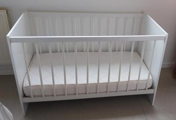 Babybedje inclusief matrasje Nieuwstaat  beschikbaar voor biedingen