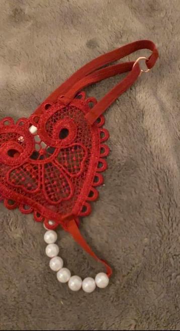 String Rouge Sexy beschikbaar voor biedingen