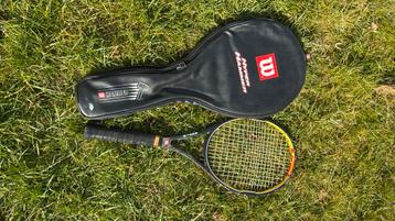 Tennisracket met hoes beschikbaar voor biedingen