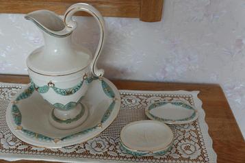 Ensemble de toilette ancien, Enlèvement