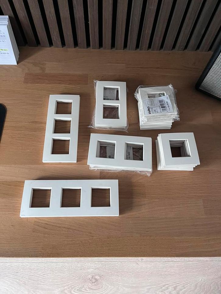 Niko Intense White (afdekplaatjes), Doe-het-zelf en Bouw, Elektriciteit en Kabels, Zo goed als nieuw, Schakelaar, Ophalen