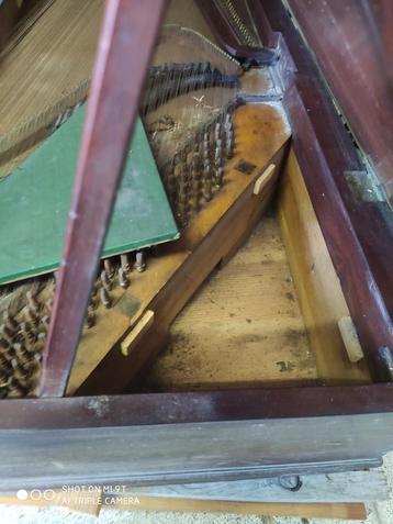 Piano fort. Sans jambes. Pour restauration., Musique & Instruments, Enlèvement, Utilisé, Brun, Piano