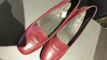 1 PAIRE DE CHAUSSURES BORDEAUX POUR FEMME disponible aux enchères