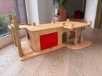 Houten speelgoed garage met lift, Kinderen en Baby's, Speelgoed | Houten speelgoed, Ophalen, Gebruikt