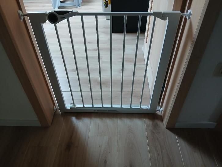 Veiligheidshekje Noma - easy fit gate, Kinderen en Baby's, Traphekjes, Nieuw, Klemhekje, Metaal of IJzer, minder dan 100 cm, Ophalen