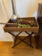 Rattan BUTLER TRAY dienblad op voet sidetable bijzettafel, Ophalen of Verzenden, Gebruikt