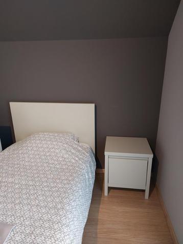 1 Persoonsbed met nachtkastje beschikbaar voor biedingen