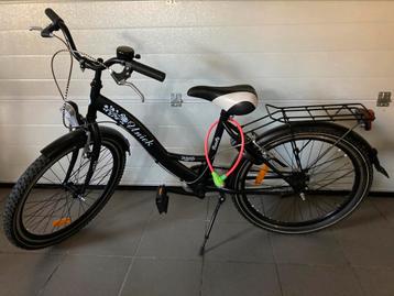 Fiets meisje beschikbaar voor biedingen