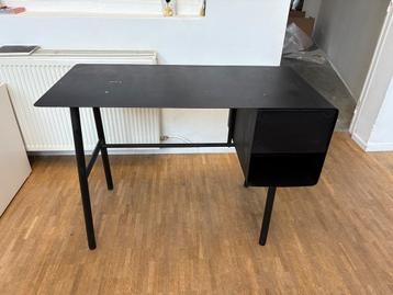 Kinder bureau beschikbaar voor biedingen