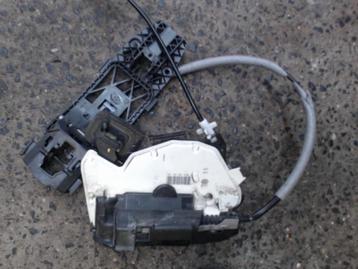 Actionneur serrure de porte avant droit VW Passat 7  beschikbaar voor biedingen