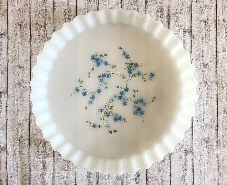 Plat à tarte Arcopal Myosotis, Antiek en Kunst, Antiek | Servies los, Ophalen of Verzenden