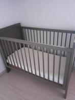 Kinderbed met matras en bijhorende spullen, Ophalen, Zo goed als nieuw