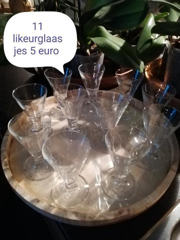 Verschillende glazen. beschikbaar voor biedingen