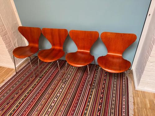 4 x Fritz Hansen vlinderstoel pine fineer Arne Jacobsen, Huis en Inrichting, Stoelen, Gebruikt, Vier, Hout, Metaal, Bruin, Ophalen
